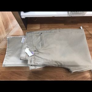 Men’s Levi khaki pants